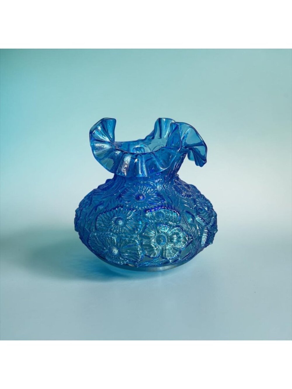 Beautiful Fenton Blue Poppy Glass Lamp Shade No chips